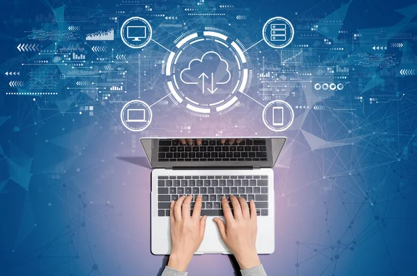 Computación Nube Con Persona Usando Una Computadora Portátil — Foto de Stock