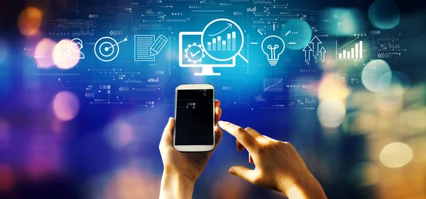 Marketing Strategie Concept Met Persoon Met Behulp Van Een Smartphone — Stockfoto