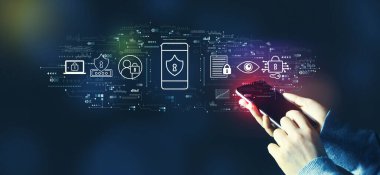 Akıllı telefon kullanan kişi ile veri gizliliği kavramı