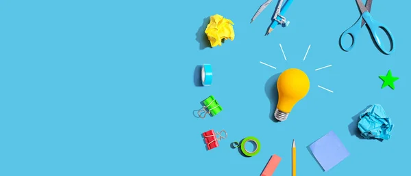 Idea Light Bulb School Supplies Overhead View Flat Lay — Foto Stock