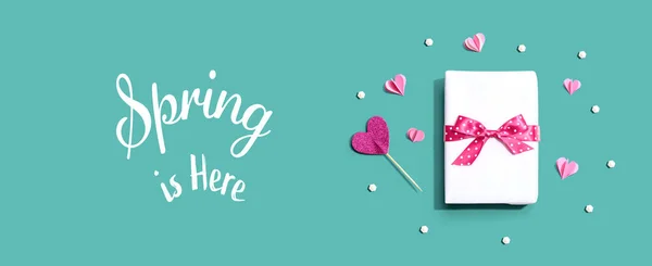 Spring Here Message Gift Box Paper Hearts — Zdjęcie stockowe