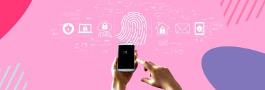 Akıllı telefon kullanan kişiyle parmak izi tarama temasıName