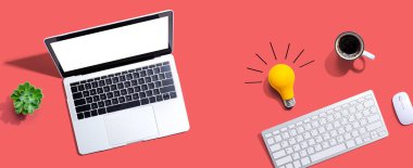 Yukarıdan ampullü bilgisayarlar