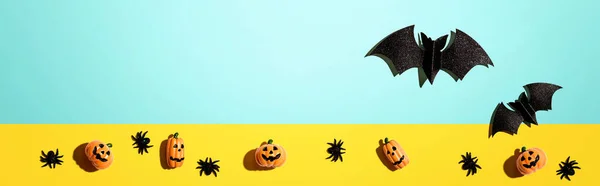 Halloween Papierfledermäuse Und Kleine Kürbisgeister Flach Gelegt — Stockfoto