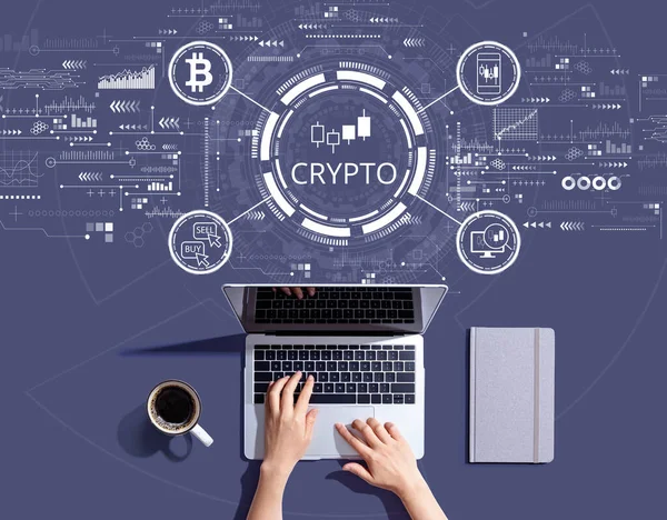 Crypto Trading Thema Met Persoon Met Behulp Van Een Laptop — Stockfoto