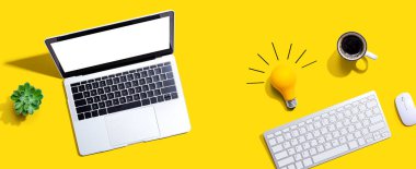 Yukarıdan ampullü bilgisayarlar