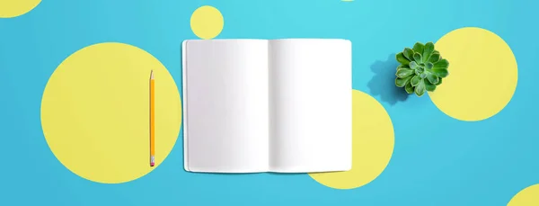 上からの空白の白いノートブック 平置き — ストック写真