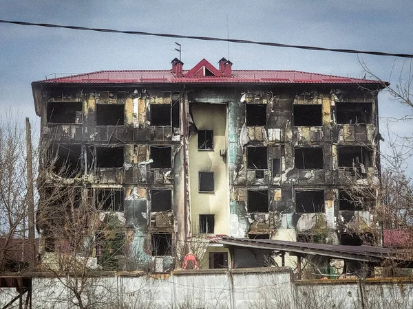 Bucha, Ukrayna 'da yanmış bir ev