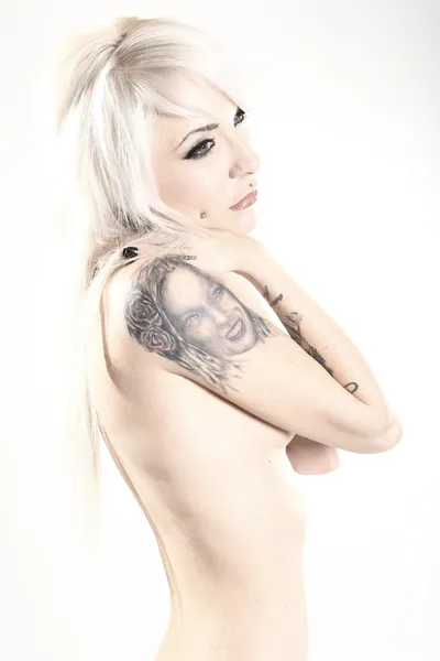 Tattoo meisje — Stockfoto