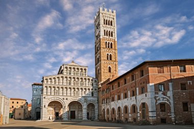 Lucca, Tuscany, İtalya: Eski Toskana şehrindeki Aziz Martin 'e adanmış ortaçağ Katolik katedrali 