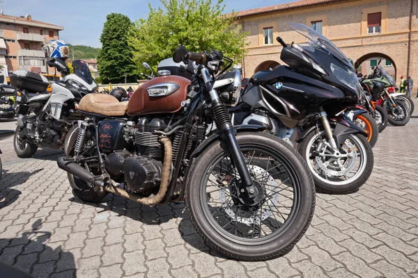 Triumph Bonneville Cafe Гоночний Мотоцикл Мотоциклі Mototagliatella Предаппіо Італія Травня — стокове фото