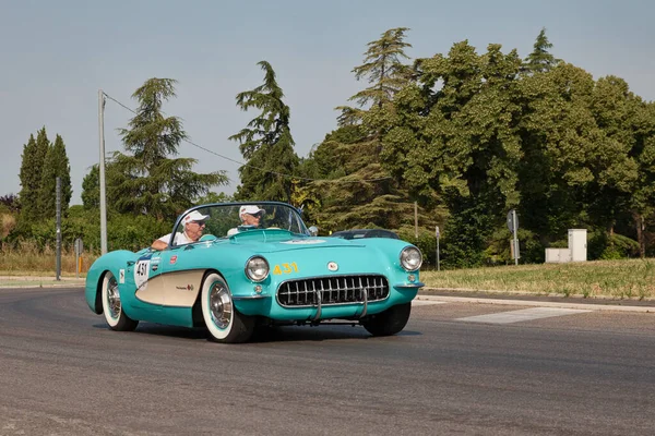 2022年6月16日 在意大利弗林堡举行的历史性经典赛车比赛中 老雪佛兰Corvette C1跑车 1957年 — 图库照片