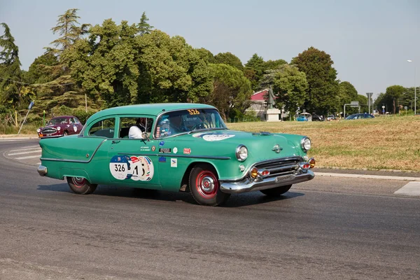 Vintage American Car Oldsmobile Super Rocket 1954 5300 Clássico Carro — Fotografia de Stock