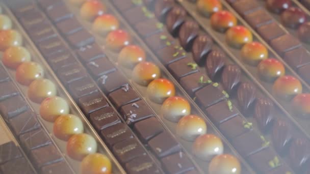 Chocolade bonbons — Stockvideo