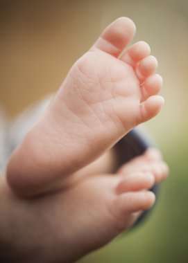 Bebek ayakları yakın.