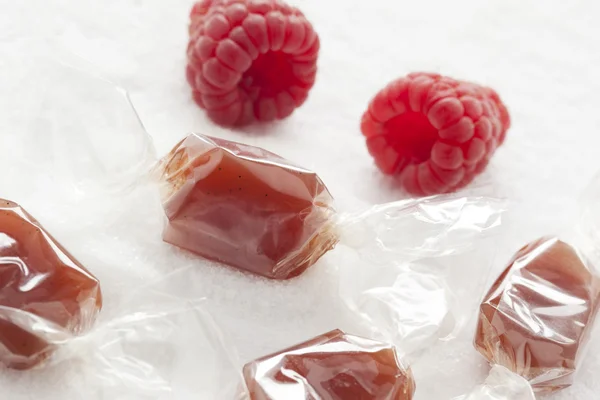 Raspberry caramels — Stock Photo, Image