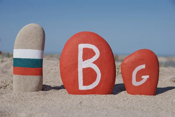 Flag and symbol of Bulgaria over the sand — Stock Photo, Image