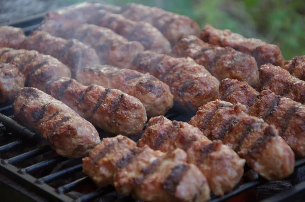 Mititei veya MICI, tipik Romen yemekleri — Stok fotoğraf