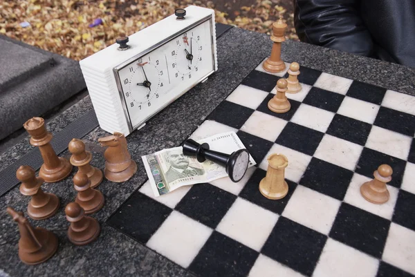 Schach verloren Spiel im Park von Sofia, Bulgarien — Stockfoto