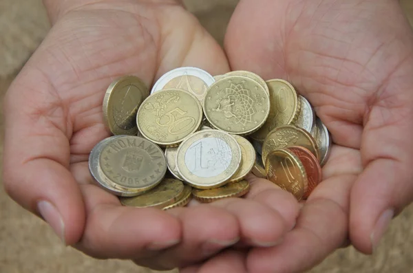Κέρματα ευρώ στα χέρια του Φοίνικα — Φωτογραφία Αρχείου