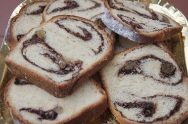 geleneksel Kozunak, tatlı ekmek dilimleri