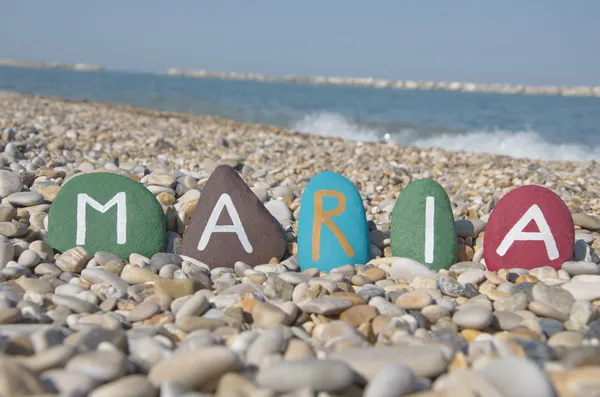 Maria, nombre femenino en piedras de colores — Foto de Stock