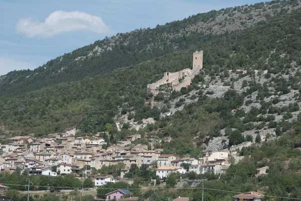 Roccacasale és De Sanctis vár, Abruzzo — Stock Fotó