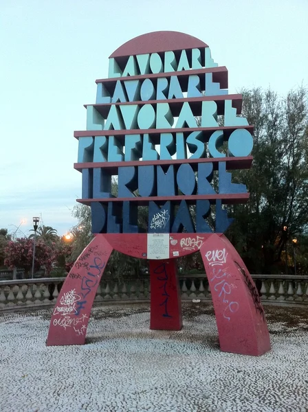 Metallic monument in San Benedetto del Tronto — Stock fotografie