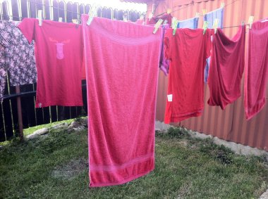 interieur met stoel en kerstboom