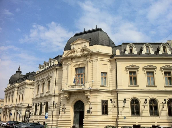 Bukarest, altes Gebäude am Platz der Revolution — Stockfoto