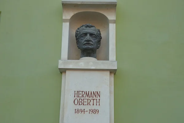 Bronze bust of Hermann Julius Oberth, Sighisoara — Stock Photo, Image