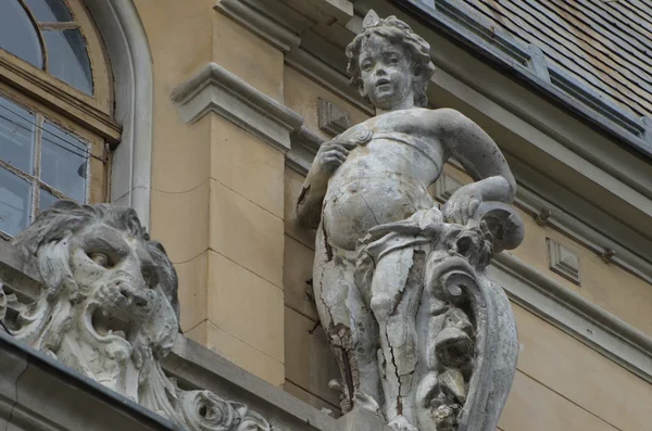 Scultura ornamentale cubica, Casa di Mita Biciclista, Bucarest — Foto Stock