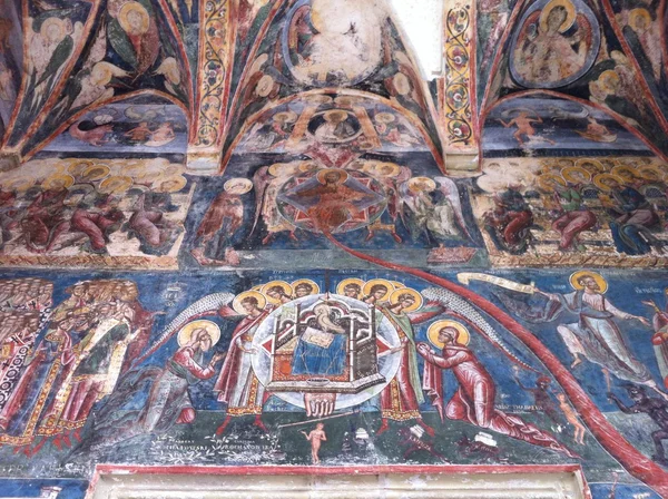 Monasterio de Moldovita, iglesia ortodoxa rumana y los maravillosos frescos exteriores, UNESCO heritagev —  Fotos de Stock