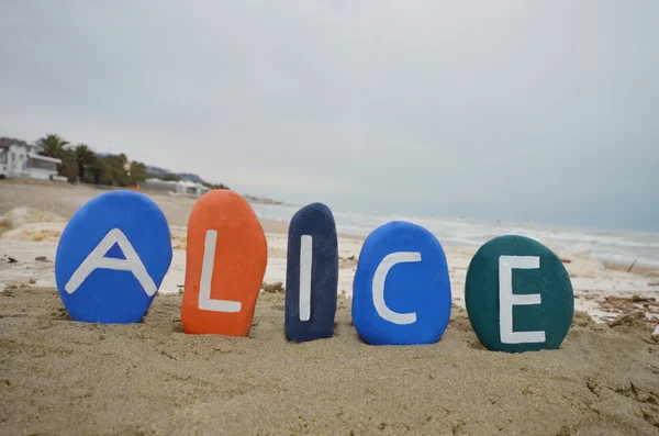 Alice, nom féminin sur les lettres en pierre colorée — Photo