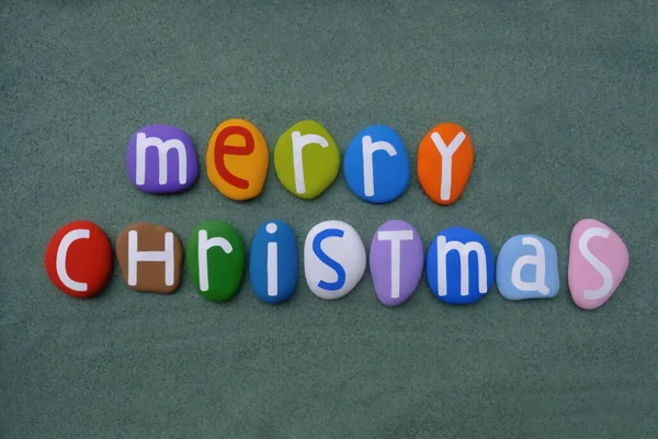 Καλά Χριστούγεννα Μήνυμα Αποτελείται Ζωγραφισμένα Στο Χέρι Πολύχρωμα Γράμματα Πέτρα — Φωτογραφία Αρχείου