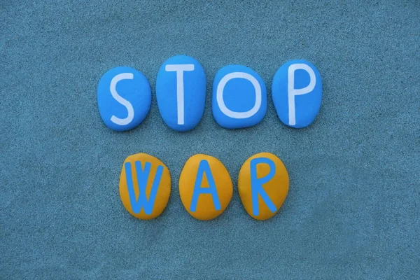 Stop War Концептуальный Слоган Составленный Вручную Окрашенными Украинскими Национальными Цветами — стоковое фото