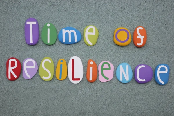 Tempo Resiliência Slogan Criativo Composto Com Letras Pedra Multicoloridas Sobre — Fotografia de Stock