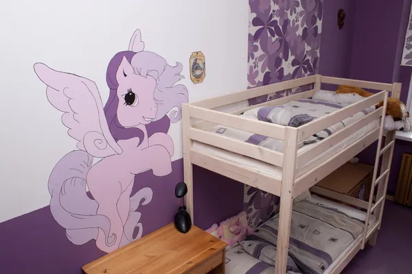 Chambre colorée avec poney — Photo