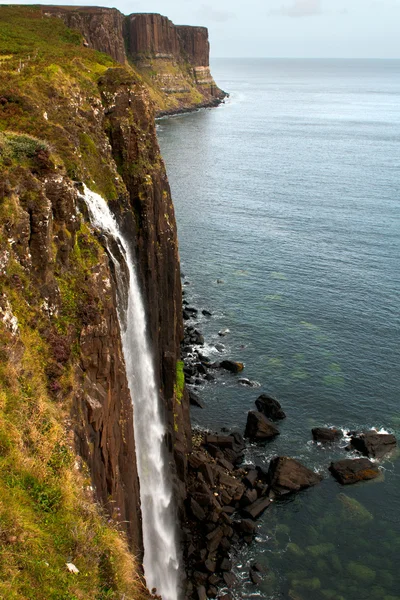 Cascata di Kilt Rock e Mealt — Foto Stock