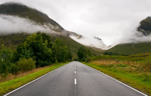 Straße im Hochland von Schottland — Stockfoto