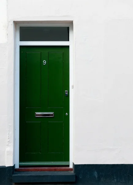 Zielone drzwi angielski — Zdjęcie stockowe