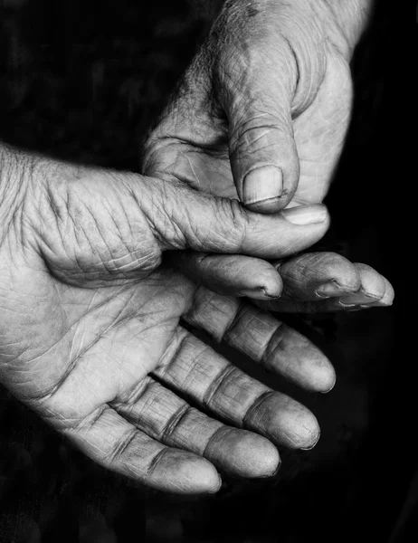Starszy dorosły pustymi rękami — Zdjęcie stockowe