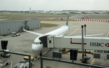 Londra Heathrow havaalanı LHR 'daki Aer lingus uçağından. Uçak kalkışa hazır..