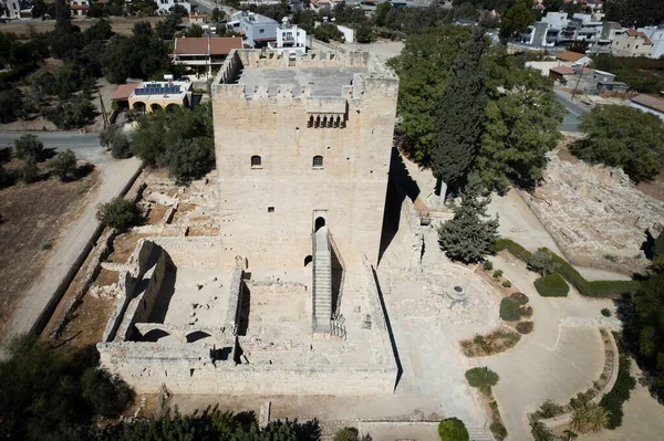 Drohnenaufnahme des Wahrzeichens der Burg Kolossi in Limassol. Zyperns historische antike Stätten. — Stockfoto