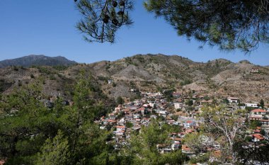 Kıbrıs 'taki Troodos dağlarında Palaichori Dağı köyü.