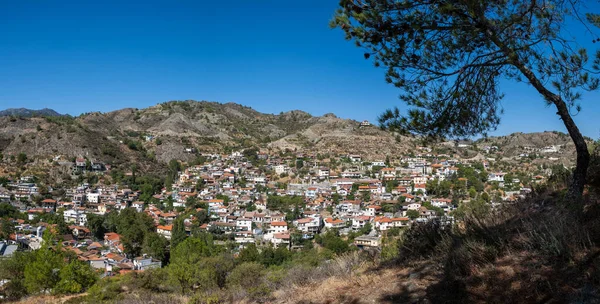 Montanha aldeia de Palaichori em Troodos montanhas em Chipre. — Fotografia de Stock