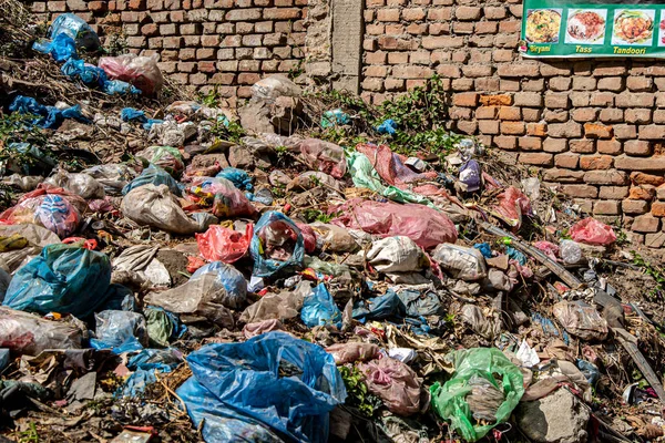 Industrial and home rubbish litter at the streets of a city. Environmental pollution. — 图库照片