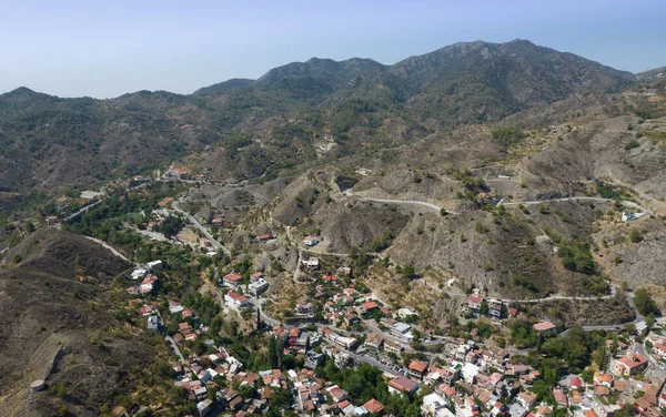 Photographie aérienne par drone du village de montagne de Palaichori. Nicosie Chypre — Photo