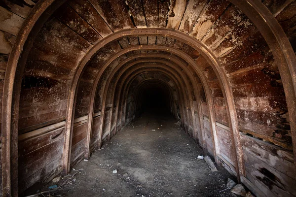 Corridor of underground tunnel abandoned coal mine. Entrance to darkness — Stock Photo, Image