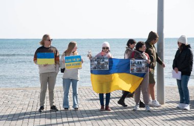Rusya 'nın Kıbrıs' taki Paphos limanındaki Ukrayna işgaline karşı protesto.